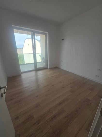 Apartament cu 3 camere decomandat, mobilat în Calea Călărașilor