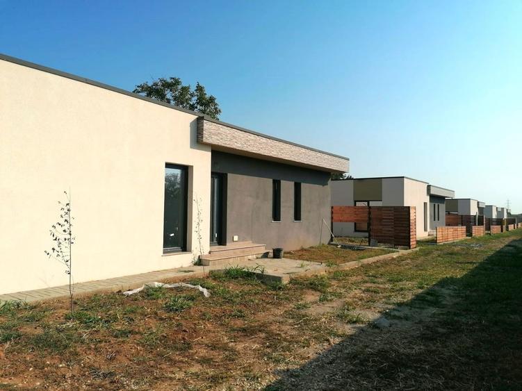 Casă individuală cu 4 camere cu Canalizare în Berceni