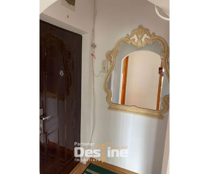 Apartament cu 4 camere semidecomandat, mobilat în Central