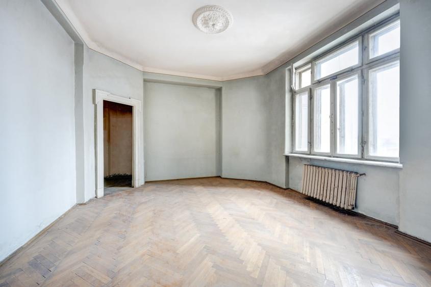 Apartament cu 5 camere decomandat în Calea Victoriei