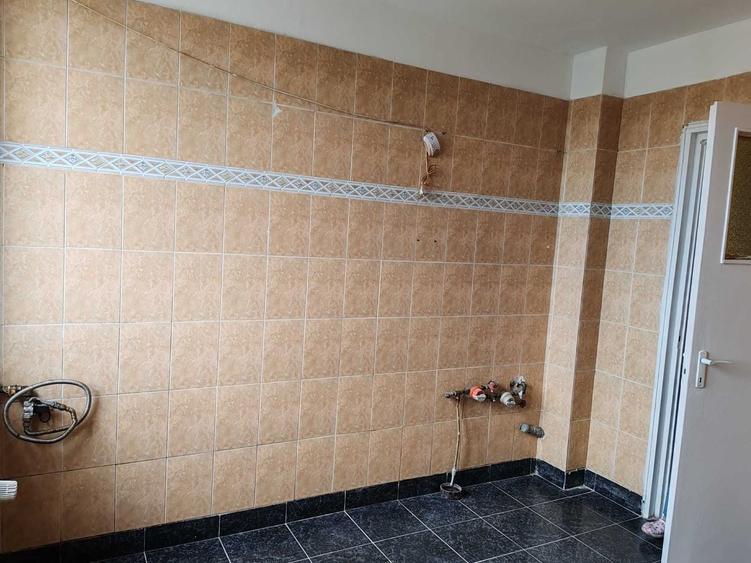 Apartament cu 3 camere semidecomandat în Ștefan cel Mare