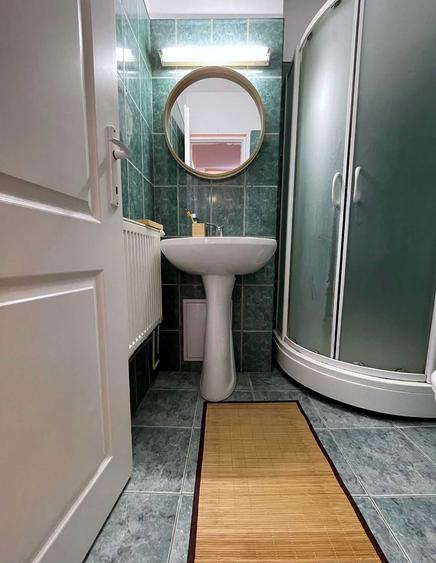 Apartament cu 4 camere decomandat în Central