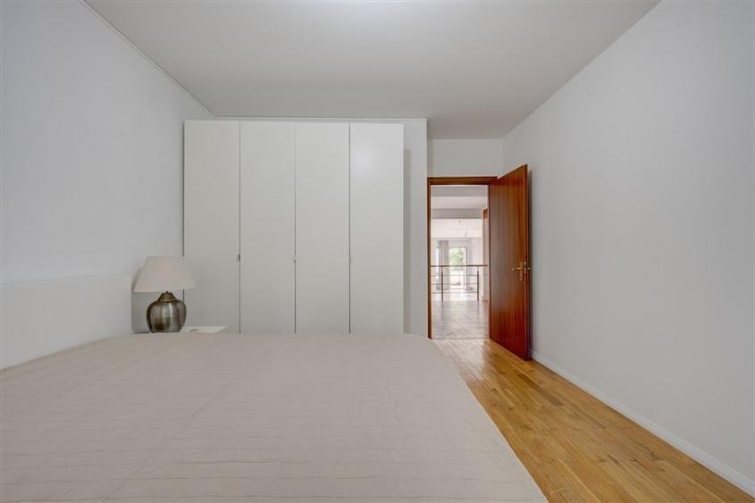 Apartament cu 4 camere decomandat în Dorobanți