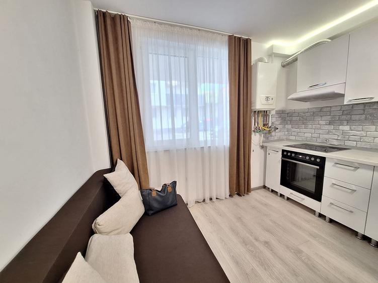 Apartament cu 3 camere semidecomandat în Florești