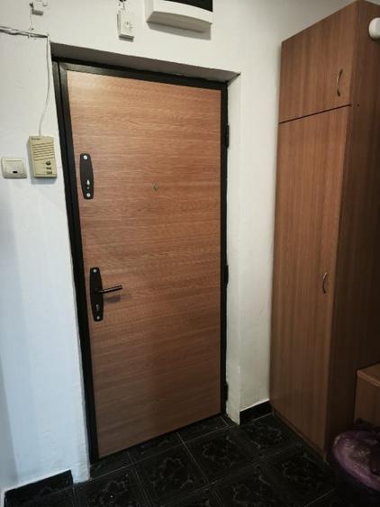 Apartament cu 2 camere semidecomandat, mobilat în Baba Novac