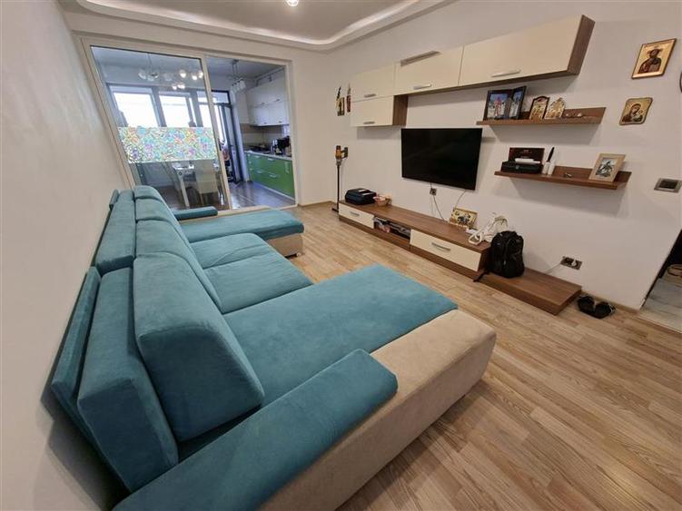 Apartament cu 3 camere nedecomandat, mobilat în Tractorul