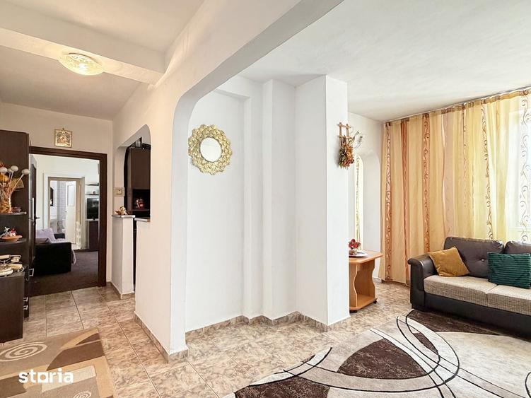 Apartament cu 4 camere semidecomandat în Decebal
