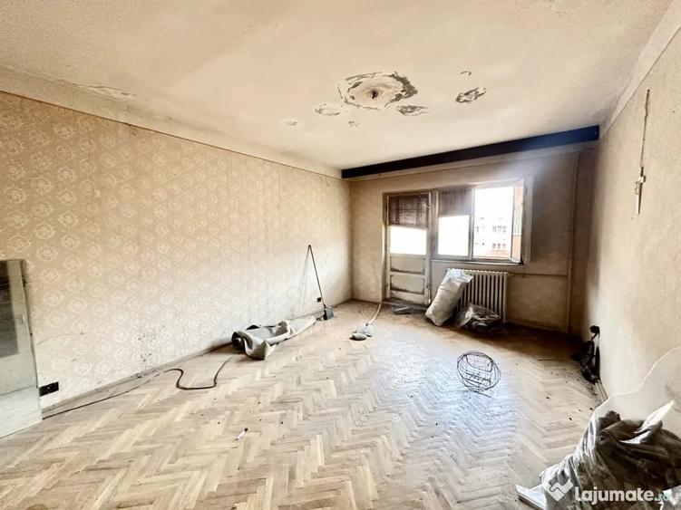 Apartament cu 3 camere decomandat în Soarelui