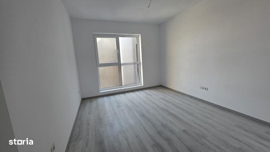Apartament cu 3 camere decomandat în Titan