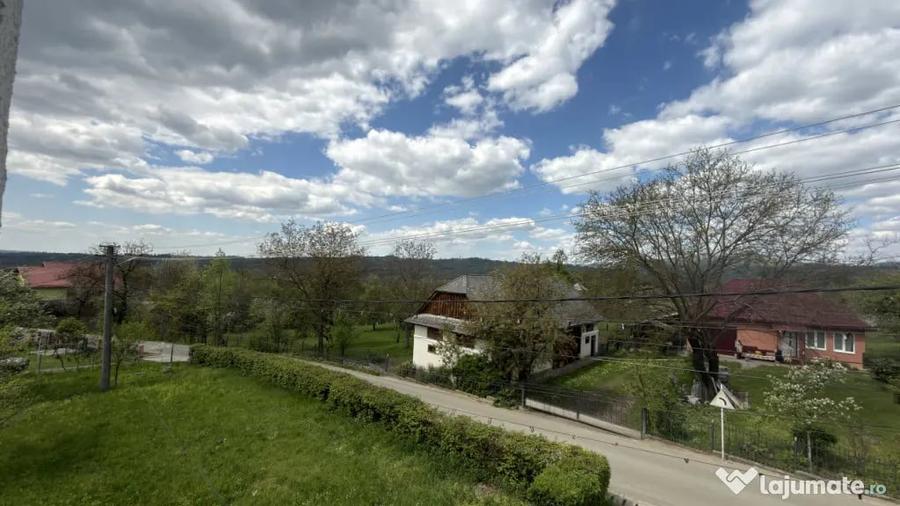 Casă cu 3 camere cu Teren 2200 Mp în Central