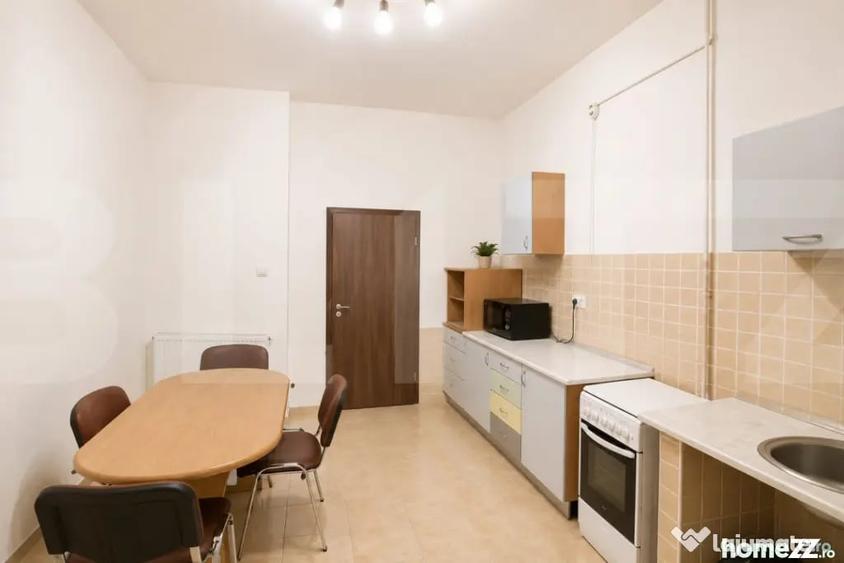 Apartament cu 5 camere decomandat în Central