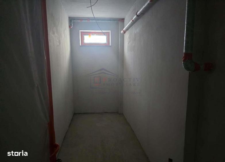 Spațiu comercial, de 638 mp, în Roșu