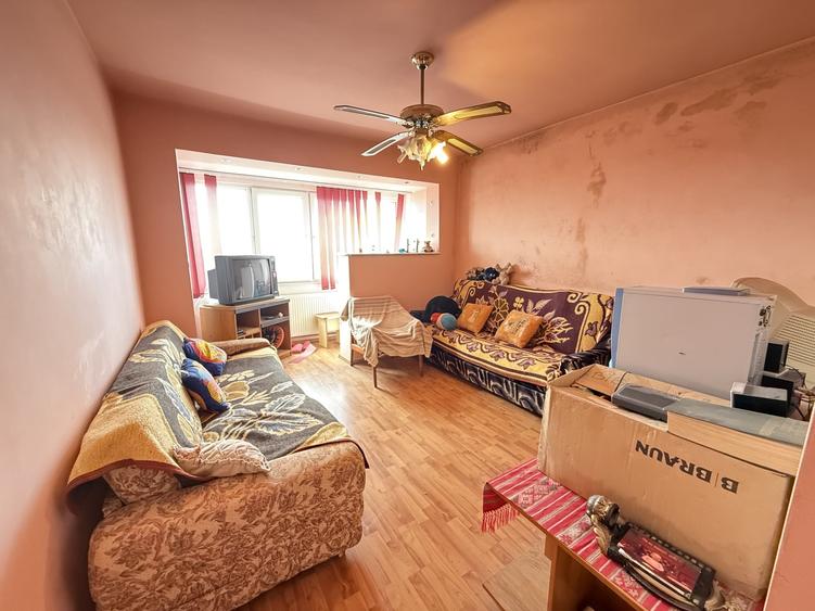 Apartament cu 3 camere decomandat în Complex Studențesc