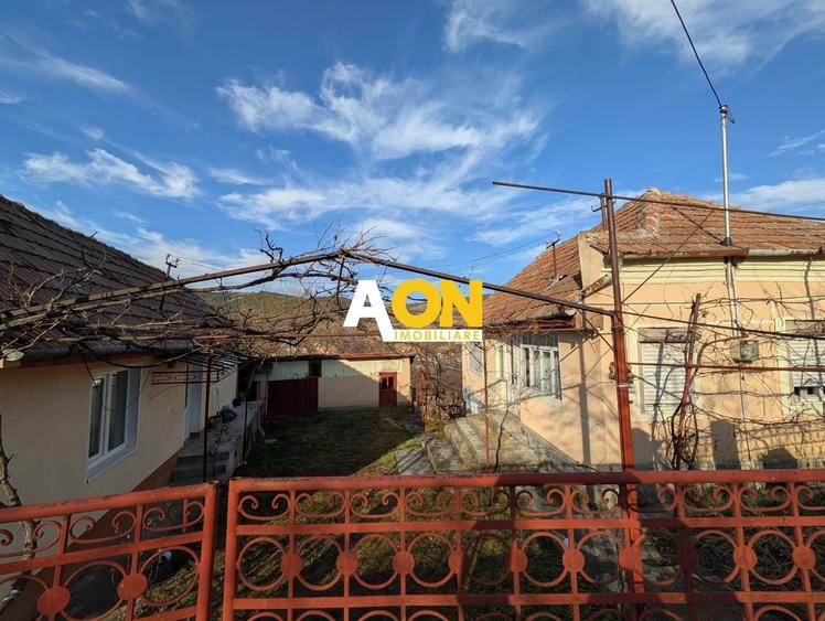 Casă individuală cu 3 camere cu Canalizare în Hăpria