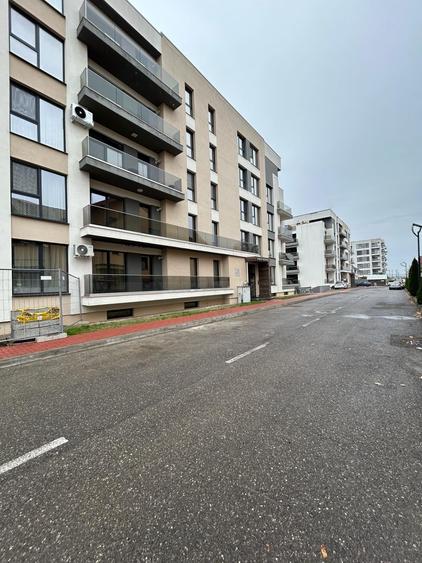 Apartament cu 3 camere semidecomandat în Albert