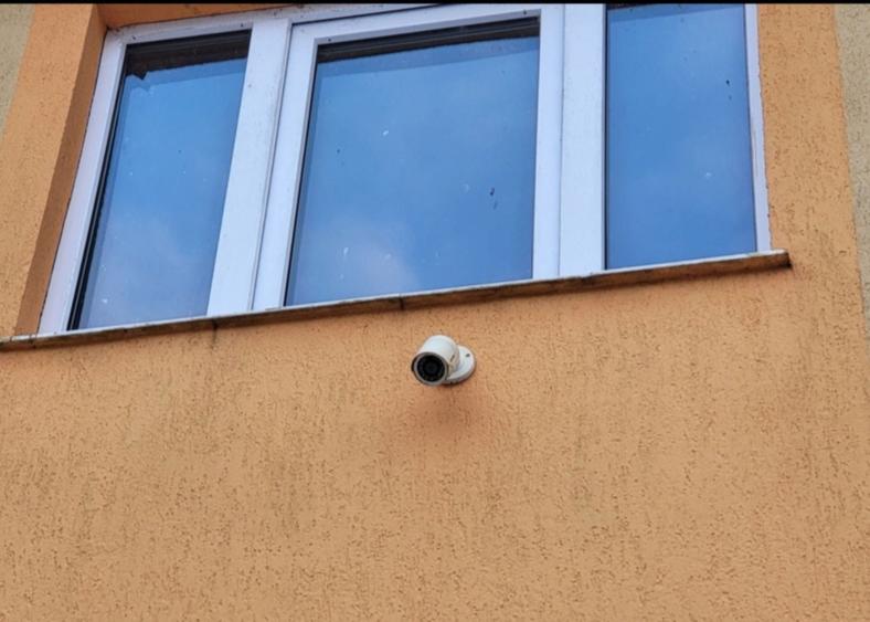 Casă cu 4 camere cu Teren 180 Mp în Zvoriștea