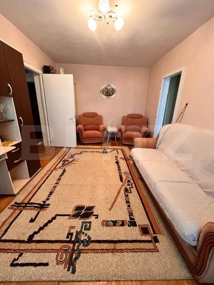 Apartament cu 2 camere semidecomandat, mobilat în Micro 4