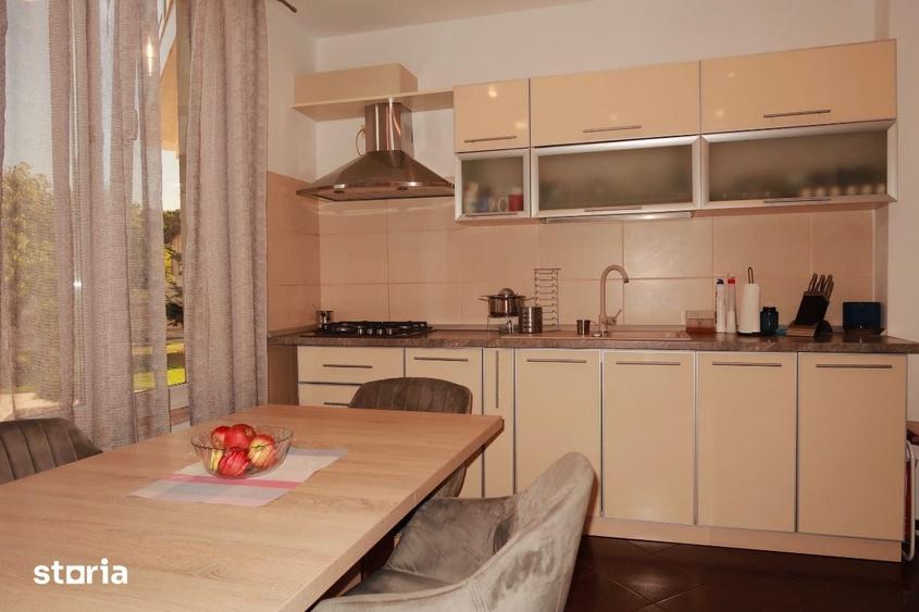 Casă cu 6 camere semidecomandat cu Teren 1400 Mp în Sânmartin