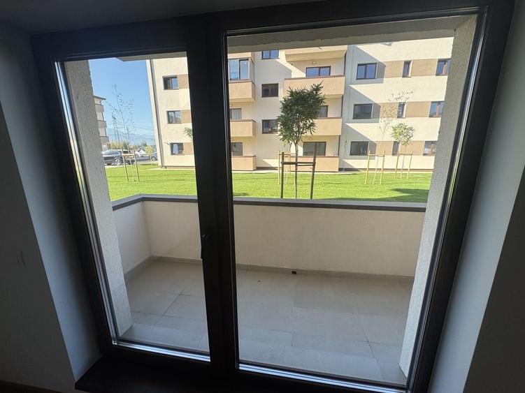 Apartament cu 7 camere decomandat în Sânpetru