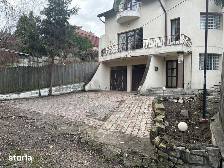 Casă cu 5 camere cu Teren 639 Mp în Zorilor