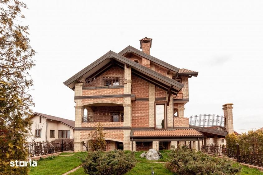 Casă cu 8 camere cu Teren 1229 Mp în Zăvoi