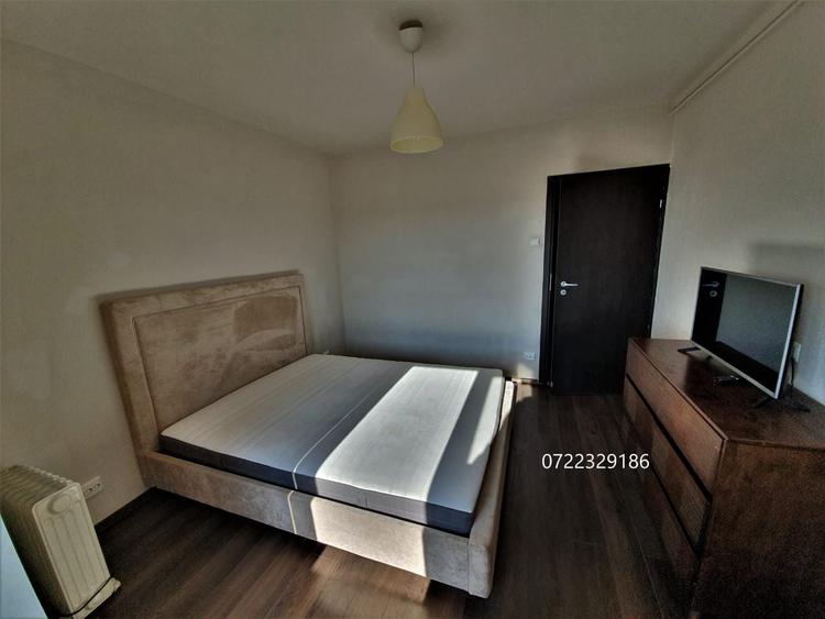 Apartament cu 3 camere semidecomandat în Tineretului