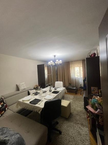 Apartament cu 3 camere decomandat, mobilat în Central