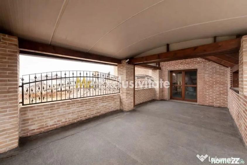 Casă cu 8 camere cu Teren 1229 Mp în Ștefănești