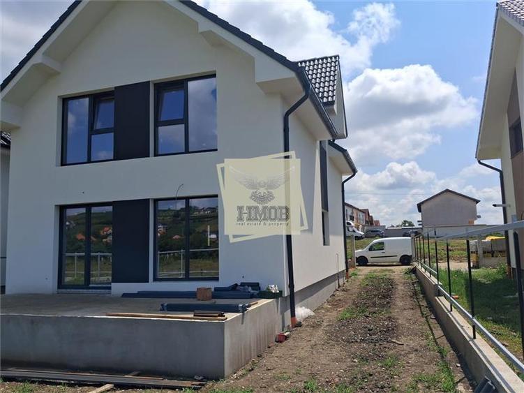 Casă individuală cu 5 camere cu Teren 350 Mp în Șura Mare