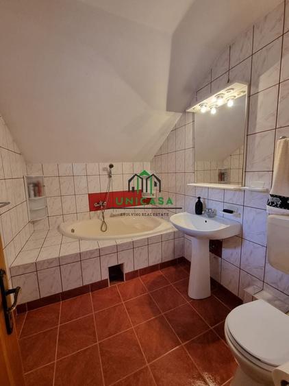 Casă individuală cu 4 camere cu Canalizare în Central