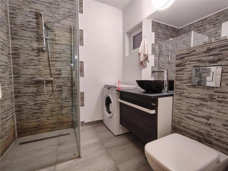 Apartament cu 3 camere decomandat în Titan