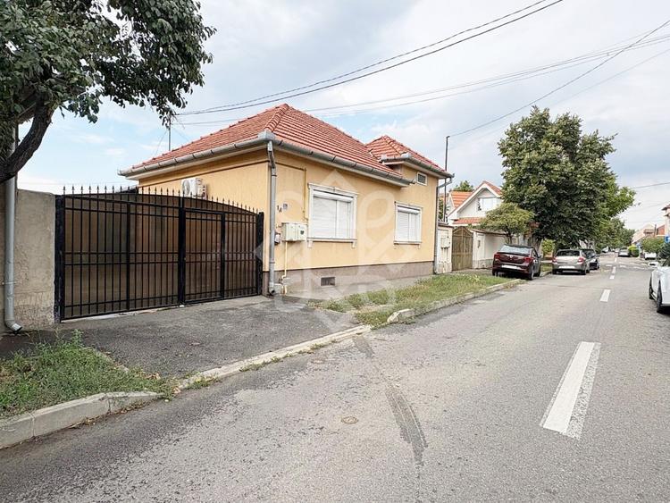 Casă individuală cu 5 camere semidecomandat cu Canalizare în Iosia