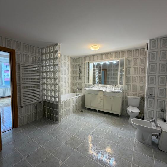 Apartament cu 3 camere decomandat în Calea Plevnei