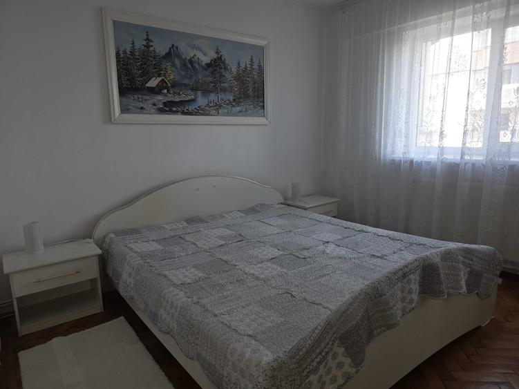 Apartament cu 3 camere decomandat în Rolast