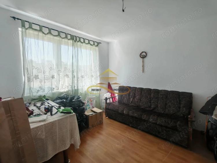 Casă cu Teren 10000 Mp în Roșiori