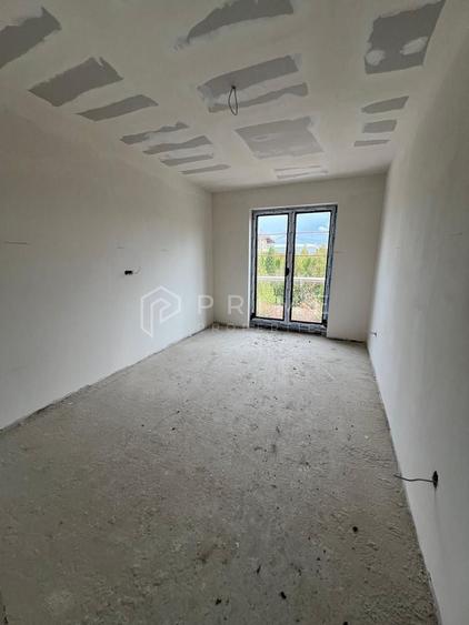 Duplex cu 4 camere cu Canalizare în Livezeni