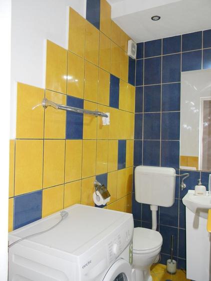 Apartament cu 3 camere semidecomandat, mobilat în Tractorul