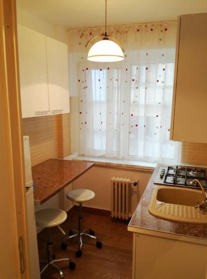 Apartament cu 2 camere semidecomandat în Universitate