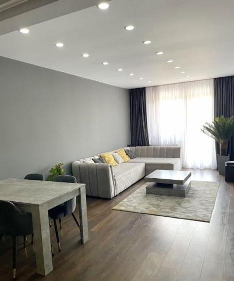 Apartament cu 3 camere decomandat, mobilat în Băneasa