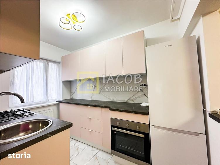 Apartament cu 3 camere semidecomandat în Cornișa