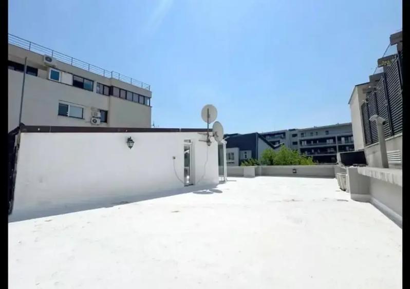 Casă cu 5 camere cu Canalizare în Herăstrău