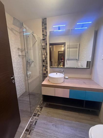 Apartament cu 2 camere decomandat în Parcul Carol