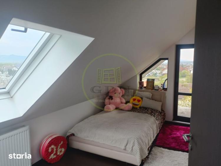 Casă cu 5 camere cu Teren 1600 Mp în Central