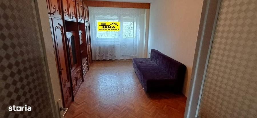 Apartament cu 3 camere decomandat în Traian