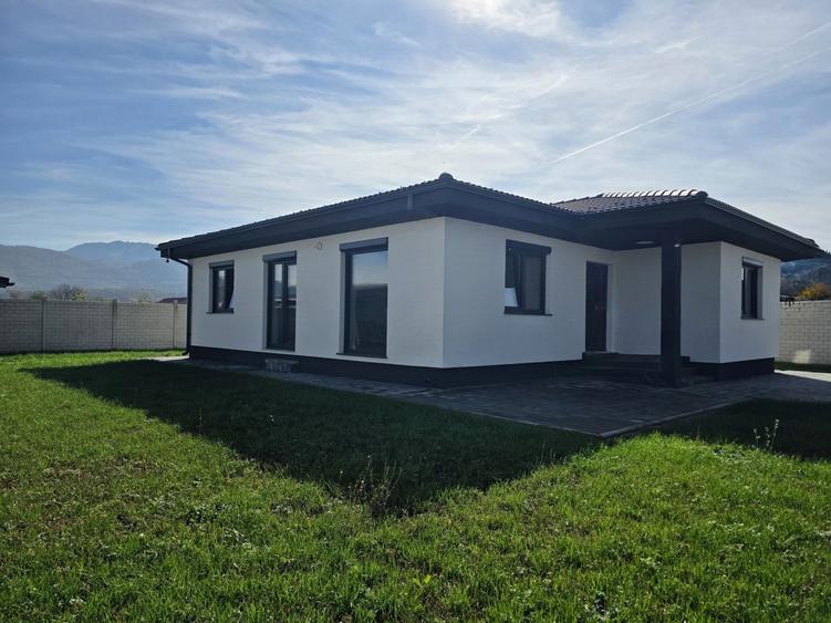 Casă individuală cu 4 camere cu Teren 500 Mp în Cristian