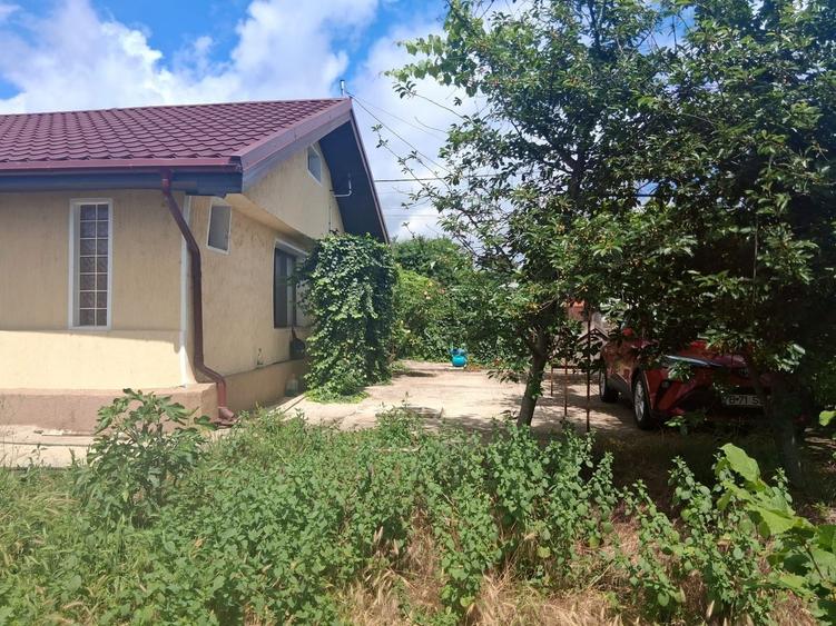 Casă individuală cu 3 camere cu Canalizare în Vânători