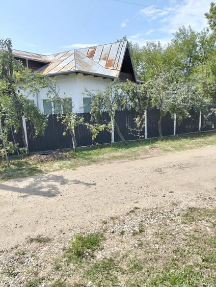 Casă cu 3 camere cu Teren 1500 Mp în Exterior Vest