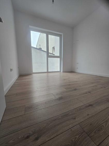 Apartament cu 3 camere semidecomandat în Unirii