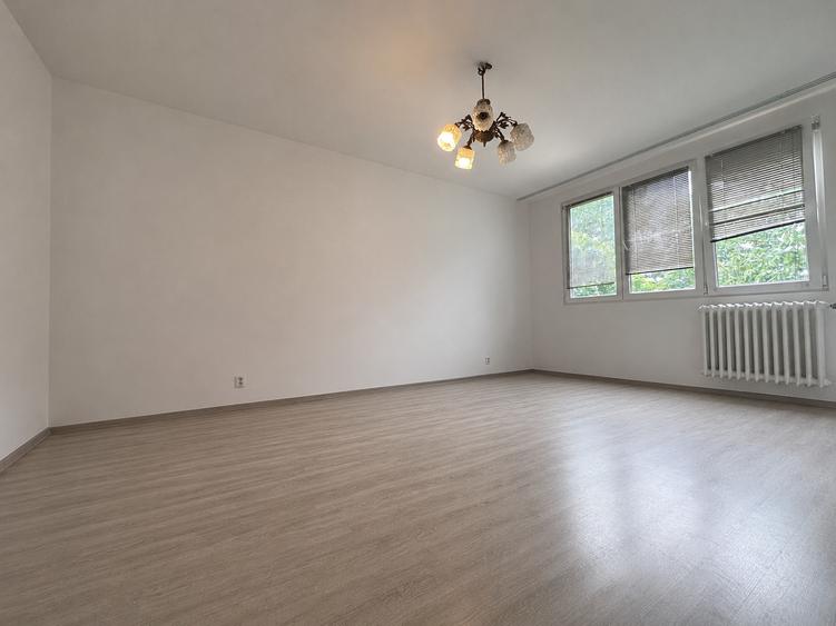 Apartament cu 3 camere decomandat în Drumul Taberei