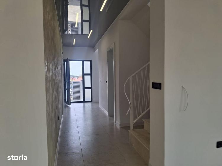 Casă cu 4 camere în Bucium